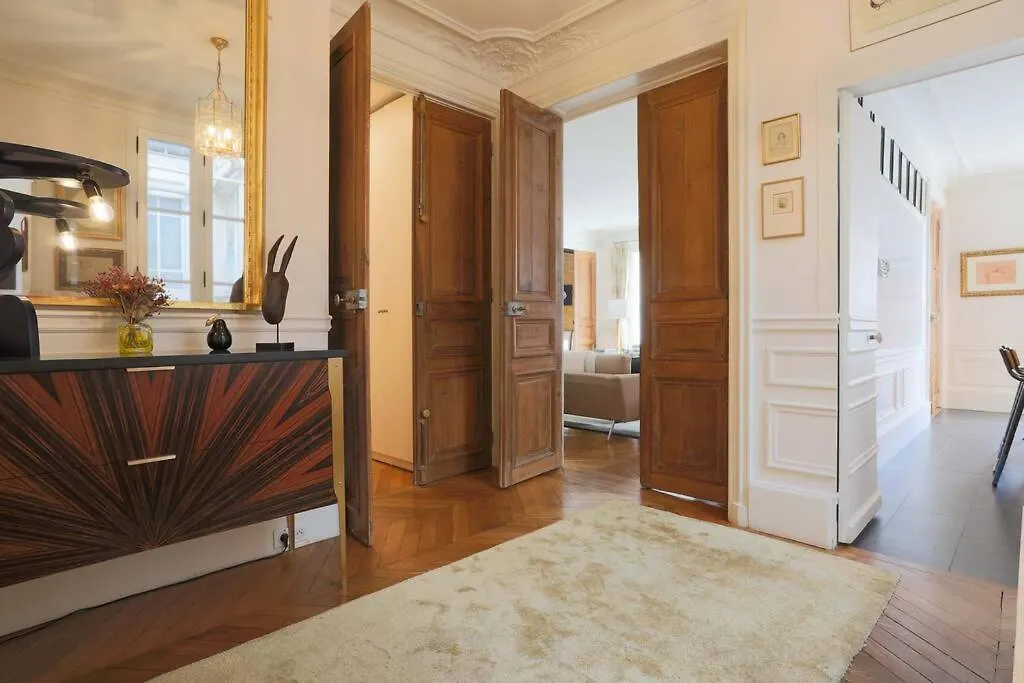 Chic Flat 2 Rooms Georges V Paris Apartment