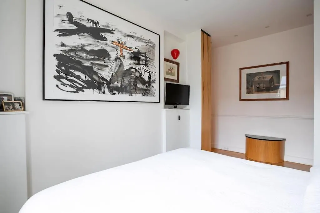 Chic Flat 2 Rooms Georges V Paris 0*,  France