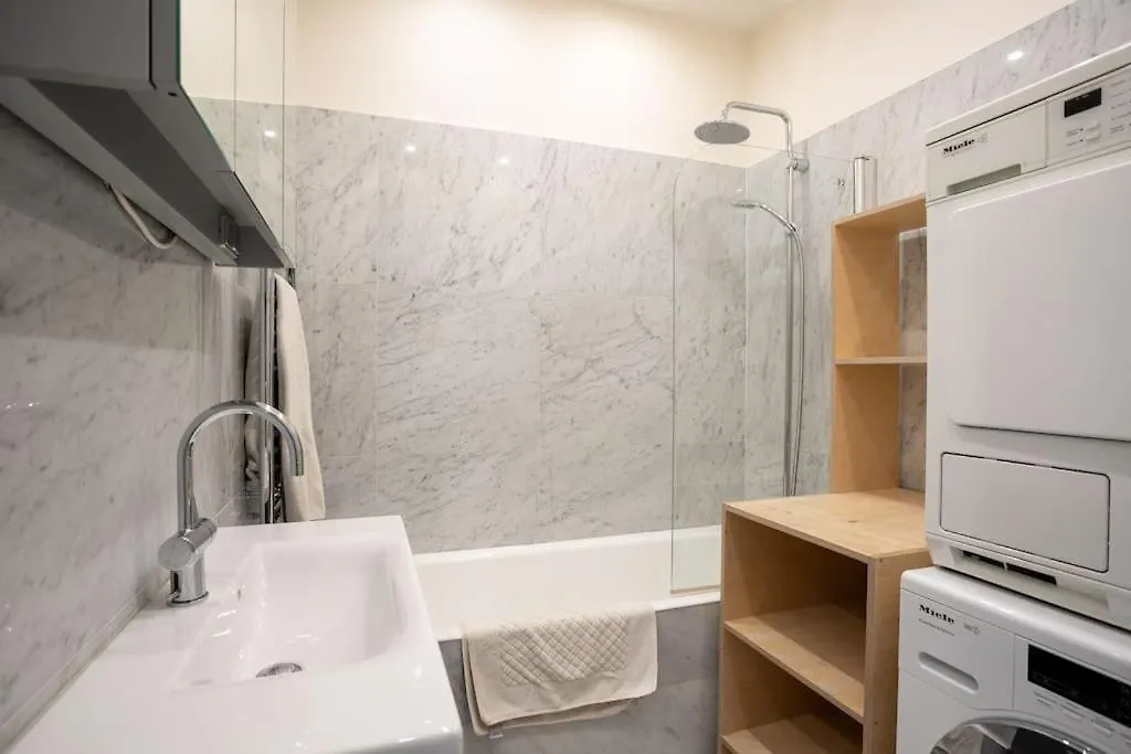 Chic Flat 2 Rooms Georges V パリ 0*,  フランス