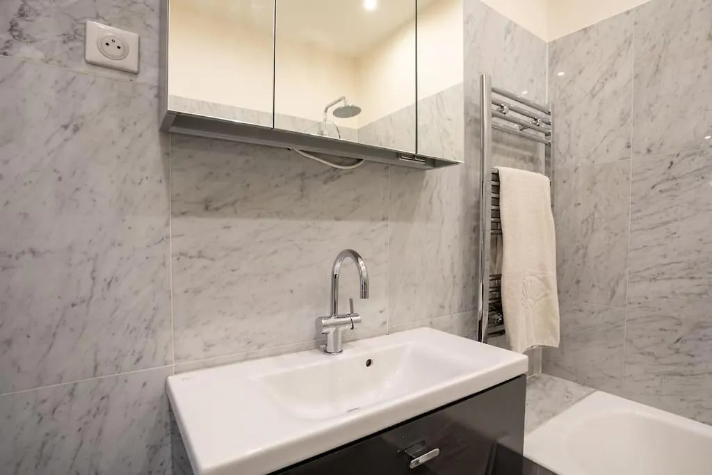 アパート Chic Flat 2 Rooms Georges V パリ フランス