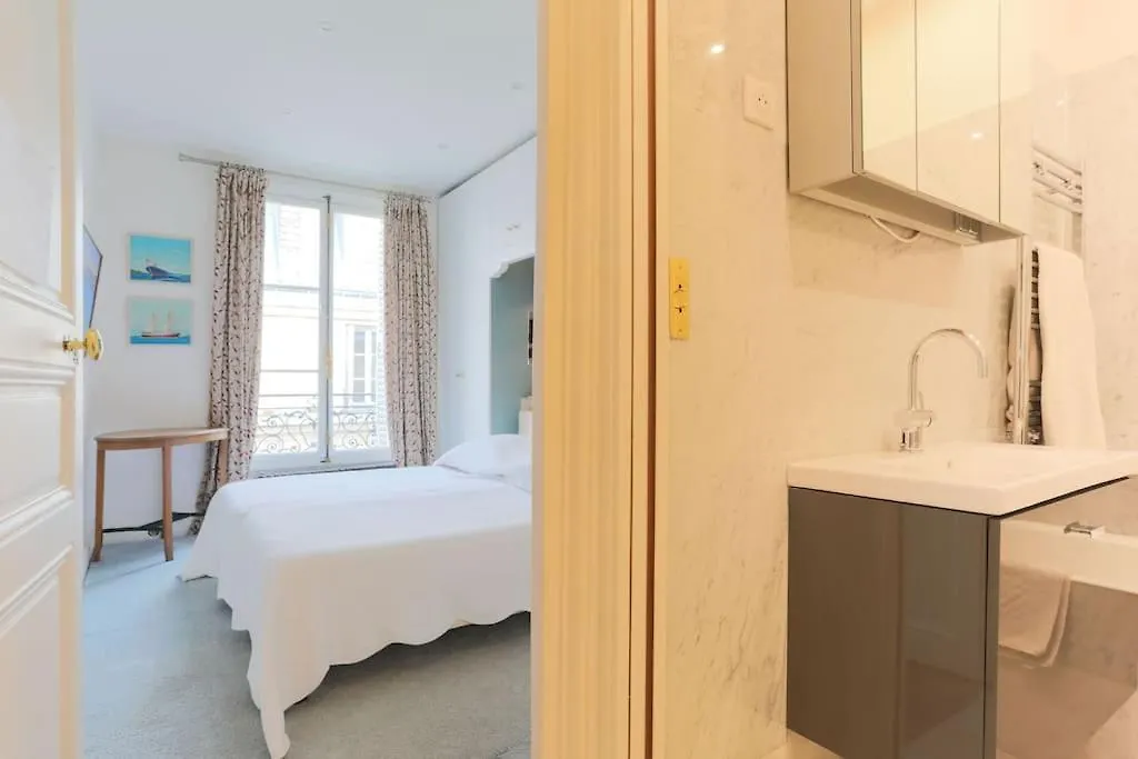 Chic Flat 2 Rooms Georges V パリ フランス